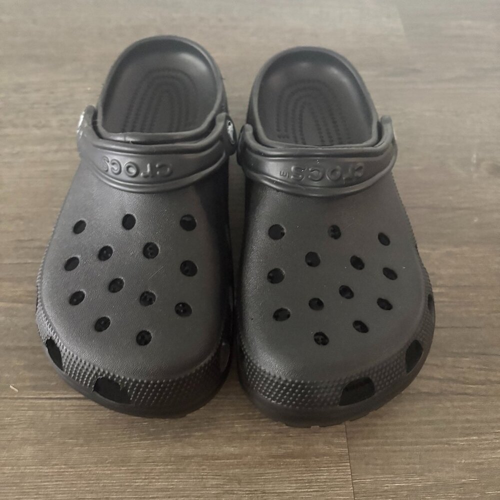 NEW Black CROCS 8